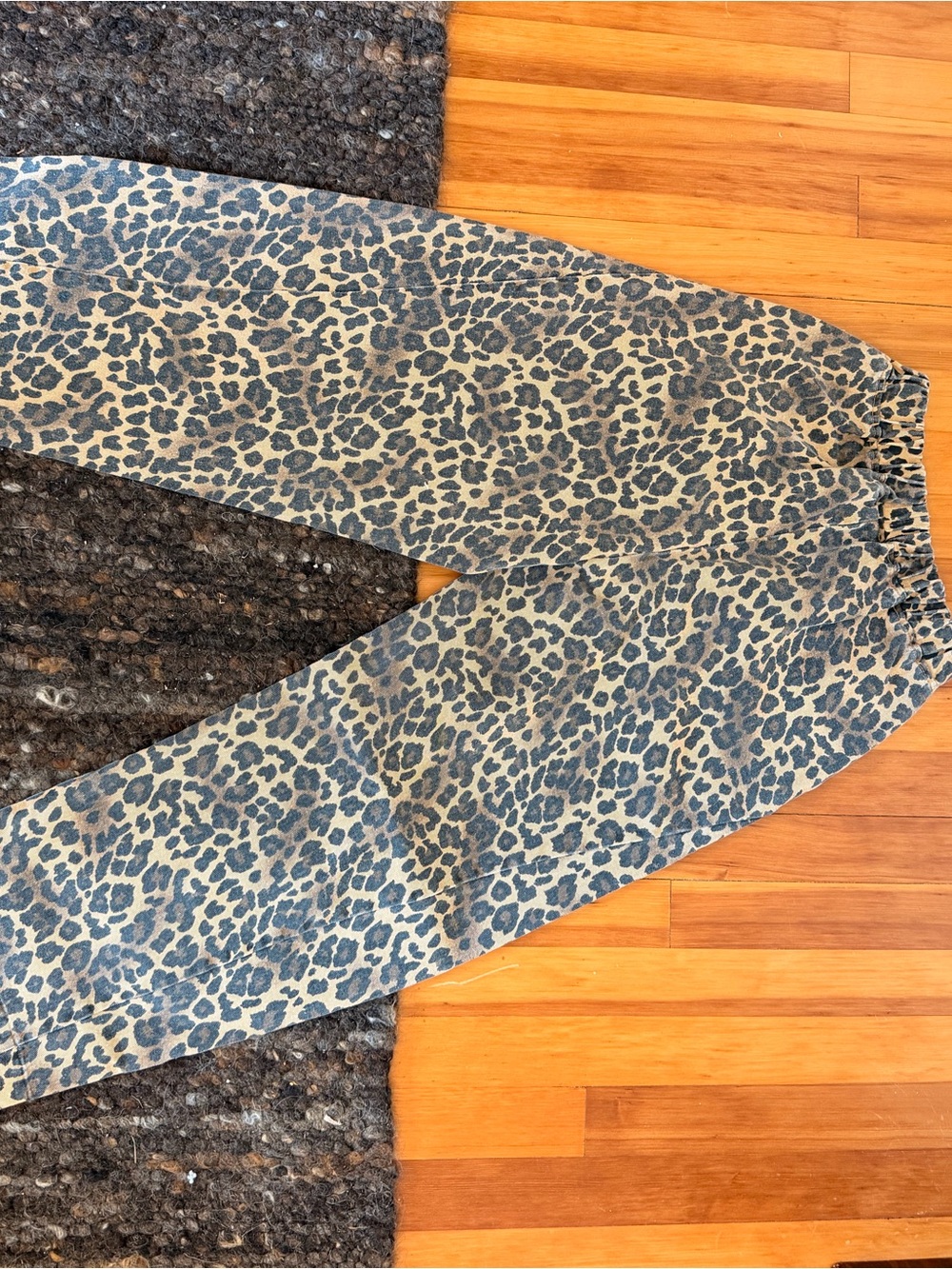 Le Bon Shoppe Leopard Arc Pants - Picture 3 of 4